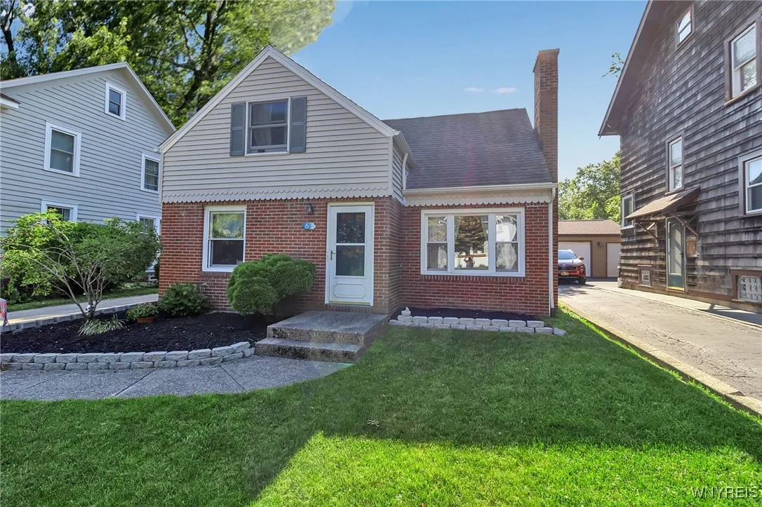 61 Chateau East, Amherst, New York 14226, Amherst, New York 14226, 3 Bedrooms Bedrooms, 6 Rooms Rooms,1 BathroomBathrooms,Residential,For Sale,61 Chateau East, Amherst, New York 14226,B1618801