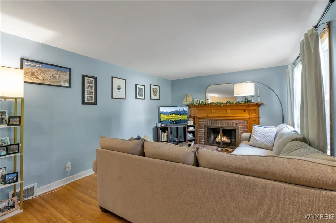 61 Chateau East, Amherst, New York 14226, Amherst, New York 14226, 3 Bedrooms Bedrooms, 6 Rooms Rooms,1 BathroomBathrooms,Residential,For Sale,61 Chateau East, Amherst, New York 14226,B1618801