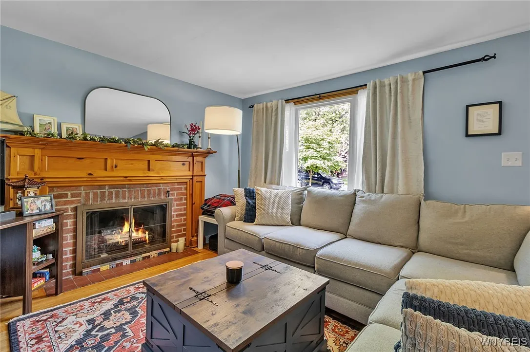 61 Chateau East, Amherst, New York 14226, Amherst, New York 14226, 3 Bedrooms Bedrooms, 6 Rooms Rooms,1 BathroomBathrooms,Residential,For Sale,61 Chateau East, Amherst, New York 14226,B1618801