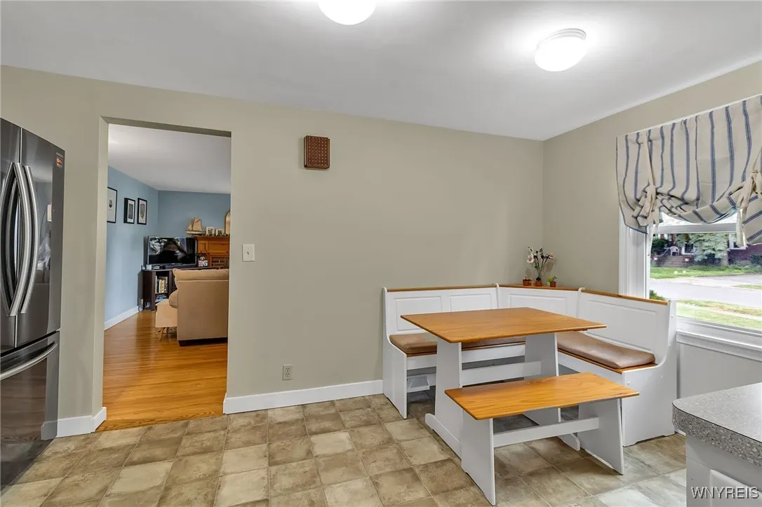 61 Chateau East, Amherst, New York 14226, Amherst, New York 14226, 3 Bedrooms Bedrooms, 6 Rooms Rooms,1 BathroomBathrooms,Residential,For Sale,61 Chateau East, Amherst, New York 14226,B1618801