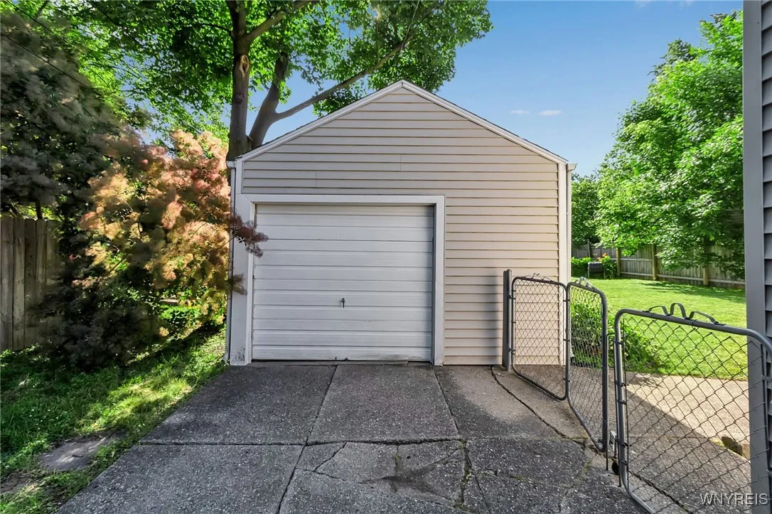 61 Chateau East, Amherst, New York 14226, Amherst, New York 14226, 3 Bedrooms Bedrooms, 6 Rooms Rooms,1 BathroomBathrooms,Residential,For Sale,61 Chateau East, Amherst, New York 14226,B1618801