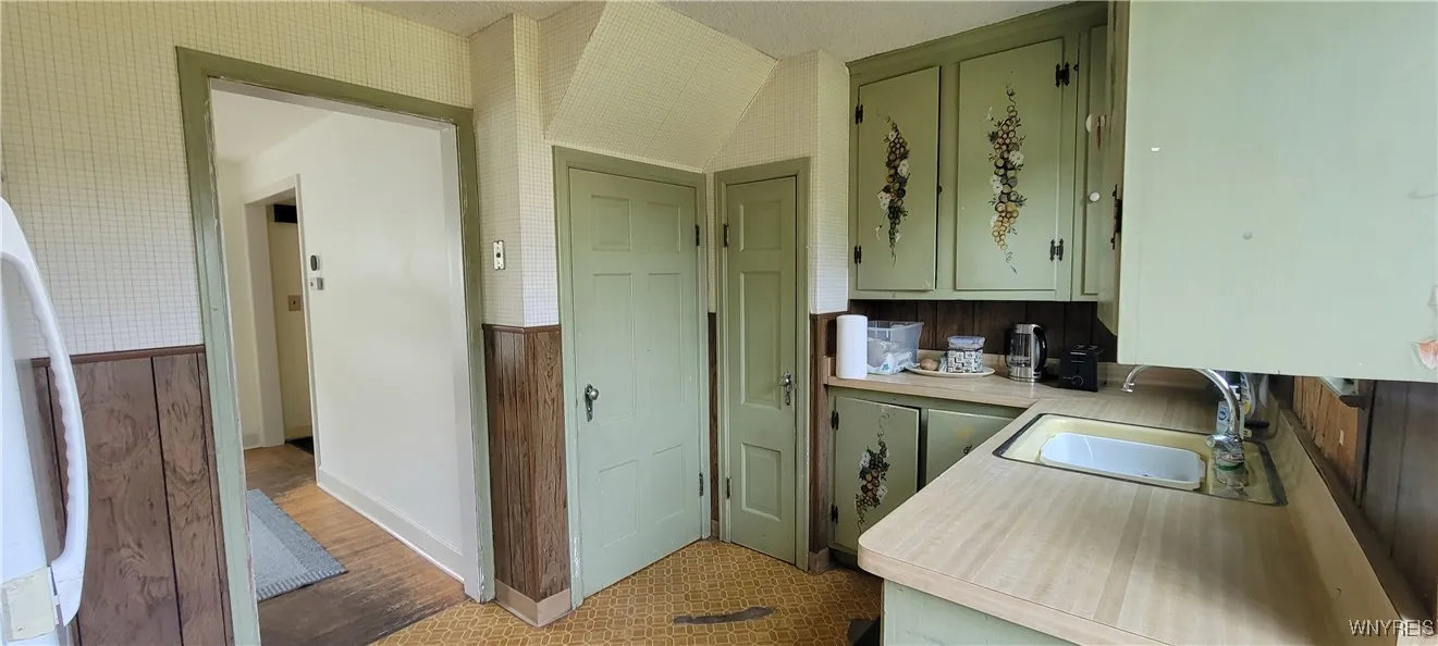 242 Northwood Drive, Tonawanda, New York 14223, Tonawanda, New York 14223, 2 Bedrooms Bedrooms, 5 Rooms Rooms,1 BathroomBathrooms,Residential,For Sale,242 Northwood Drive, Tonawanda, New York 14223,B1618021