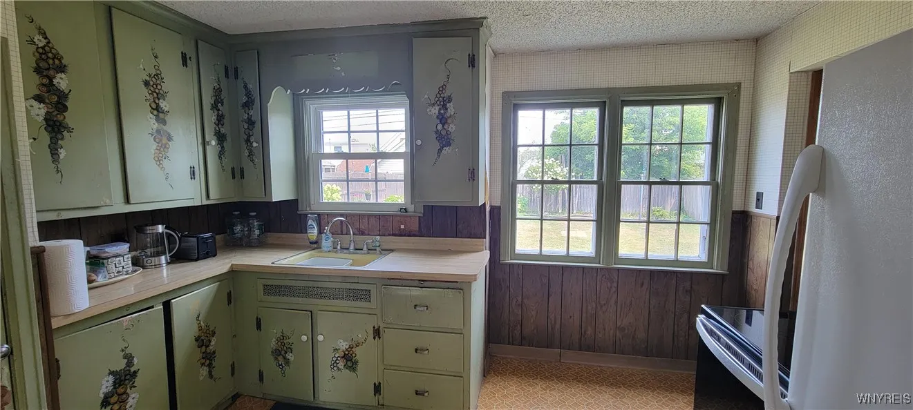 242 Northwood Drive, Tonawanda, New York 14223, Tonawanda, New York 14223, 2 Bedrooms Bedrooms, 5 Rooms Rooms,1 BathroomBathrooms,Residential,For Sale,242 Northwood Drive, Tonawanda, New York 14223,B1618021
