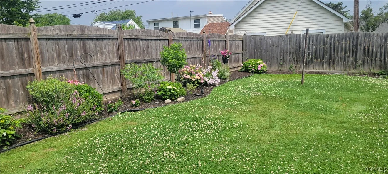 242 Northwood Drive, Tonawanda, New York 14223, Tonawanda, New York 14223, 2 Bedrooms Bedrooms, 5 Rooms Rooms,1 BathroomBathrooms,Residential,For Sale,242 Northwood Drive, Tonawanda, New York 14223,B1618021