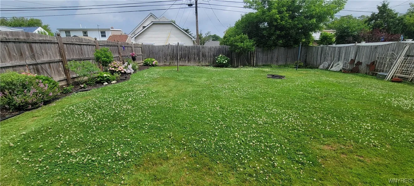 242 Northwood Drive, Tonawanda, New York 14223, Tonawanda, New York 14223, 2 Bedrooms Bedrooms, 5 Rooms Rooms,1 BathroomBathrooms,Residential,For Sale,242 Northwood Drive, Tonawanda, New York 14223,B1618021