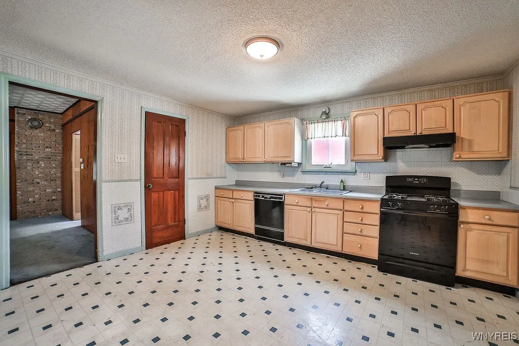 16 Regent Street, Buffalo, New York 14206, Buffalo, New York 14206, 3 Bedrooms Bedrooms, 8 Rooms Rooms,1 BathroomBathrooms,Residential,Closed,16 Regent Street, Buffalo, New York 14206,0,B1619290