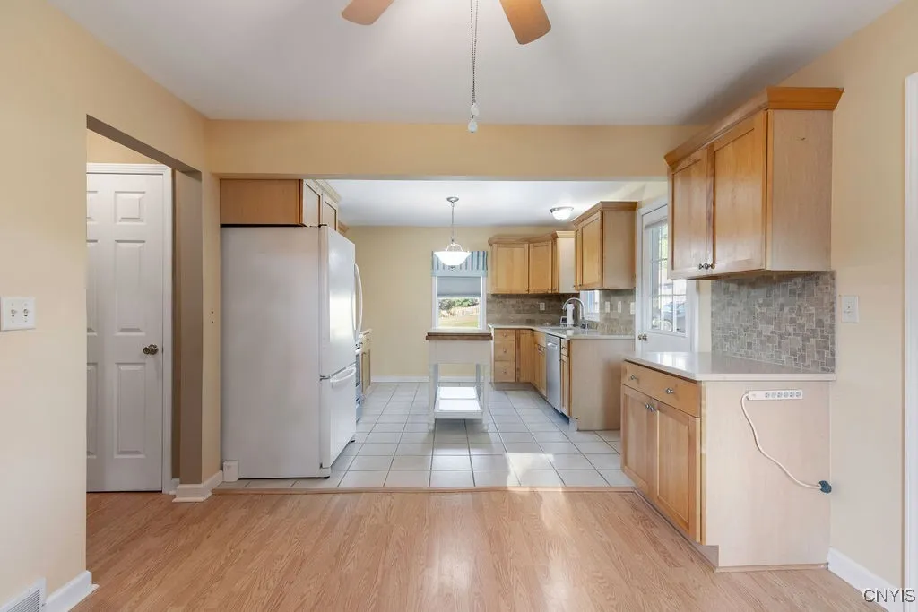 218 6th Street, Salina, New York 13088, Salina, New York 13088, 3 Bedrooms Bedrooms, 7 Rooms Rooms,2 BathroomsBathrooms,Residential,Closed,218 6th Street, Salina, New York 13088,0,S1618359