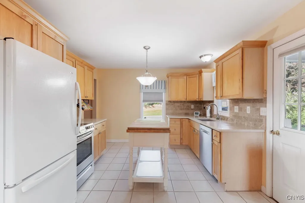 218 6th Street, Salina, New York 13088, Salina, New York 13088, 3 Bedrooms Bedrooms, 7 Rooms Rooms,2 BathroomsBathrooms,Residential,Closed,218 6th Street, Salina, New York 13088,0,S1618359