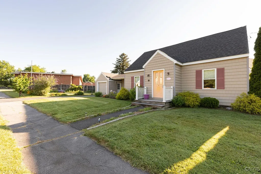 218 6th Street, Salina, New York 13088, Salina, New York 13088, 3 Bedrooms Bedrooms, 7 Rooms Rooms,2 BathroomsBathrooms,Residential,Closed,218 6th Street, Salina, New York 13088,0,S1618359