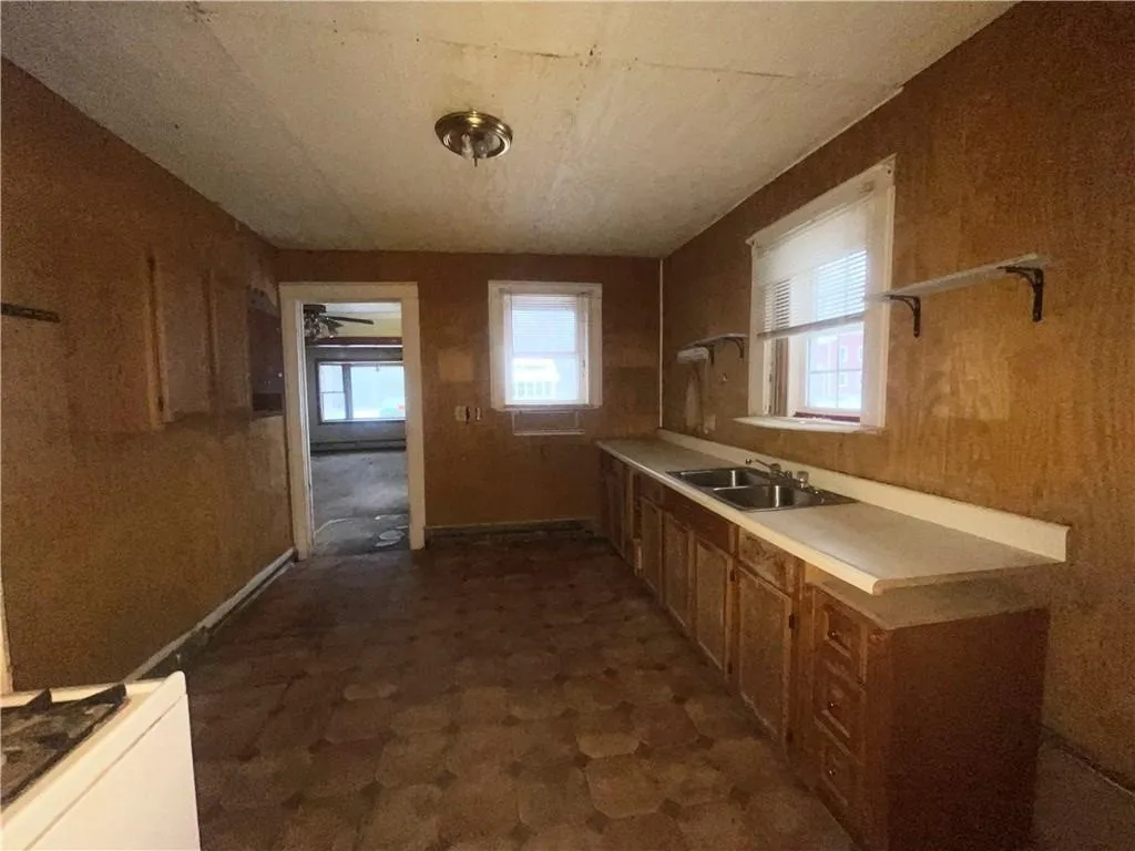 31 Boston Avenue, Seneca Falls, New York 13148, Seneca Falls, New York 13148, 3 Bedrooms Bedrooms, 6 Rooms Rooms,1 BathroomBathrooms,Residential,For Sale,31 Boston Avenue, Seneca Falls, New York 13148,R1618995