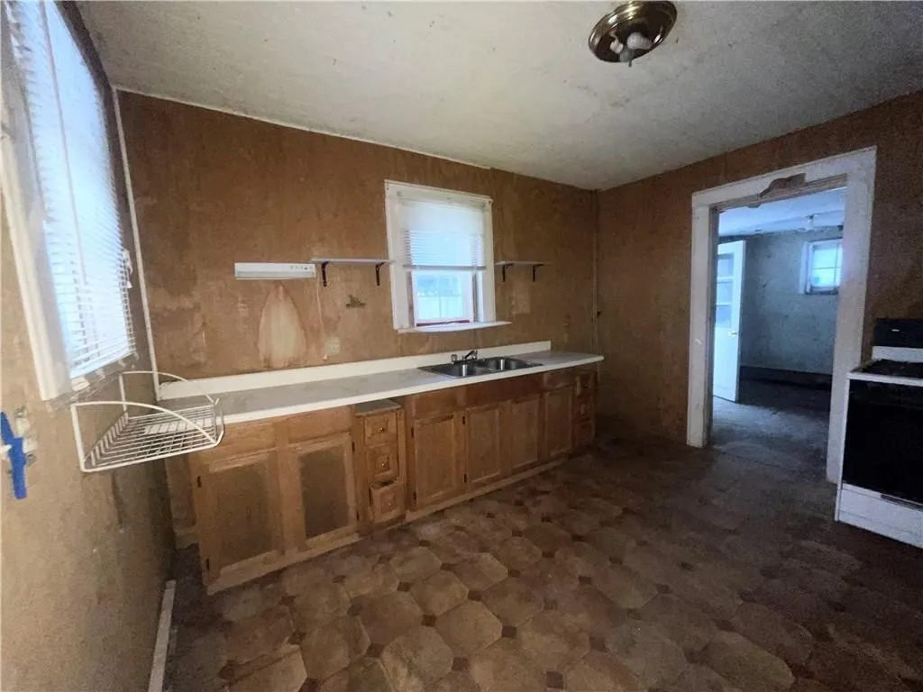 31 Boston Avenue, Seneca Falls, New York 13148, Seneca Falls, New York 13148, 3 Bedrooms Bedrooms, 6 Rooms Rooms,1 BathroomBathrooms,Residential,For Sale,31 Boston Avenue, Seneca Falls, New York 13148,R1618995