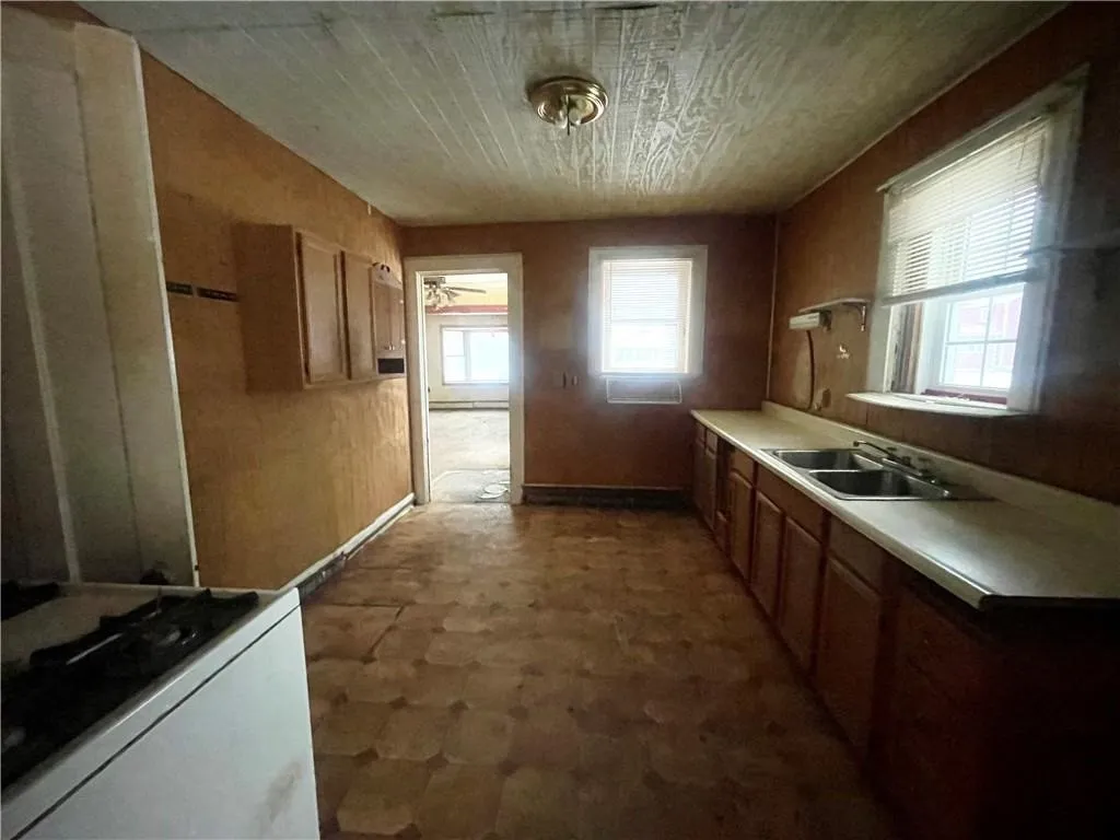 31 Boston Avenue, Seneca Falls, New York 13148, Seneca Falls, New York 13148, 3 Bedrooms Bedrooms, 6 Rooms Rooms,1 BathroomBathrooms,Residential,For Sale,31 Boston Avenue, Seneca Falls, New York 13148,R1618995