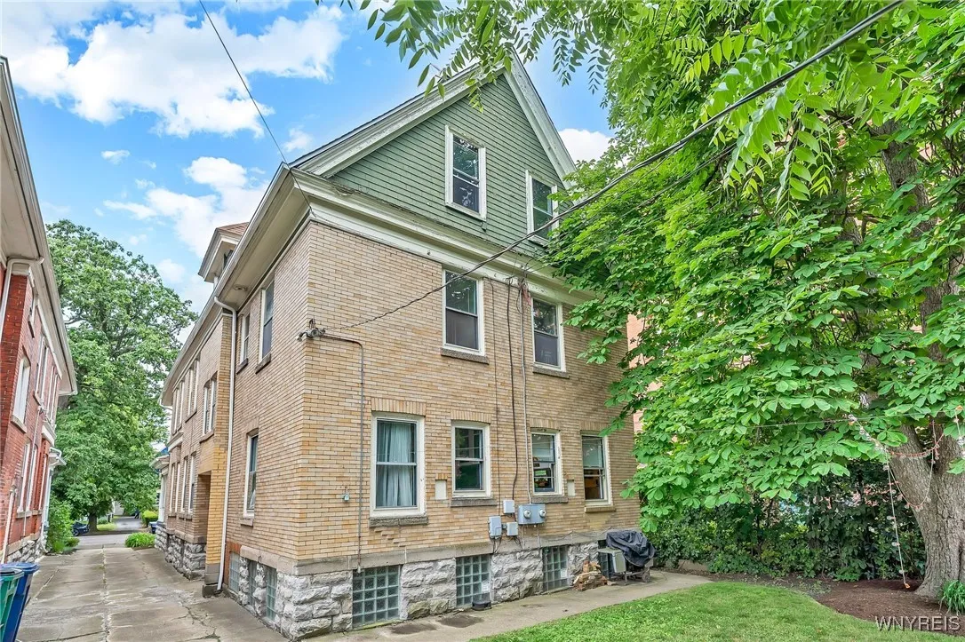 388 Lafayette Ave, Buffalo, New York 14213, Buffalo, New York 14213, 8 Bedrooms Bedrooms, ,2 BathroomsBathrooms,Residential,Closed,388 Lafayette Ave, Buffalo, New York 14213,0,B1619216