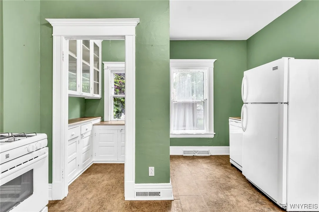 388 Lafayette Ave, Buffalo, New York 14213, Buffalo, New York 14213, 8 Bedrooms Bedrooms, ,2 BathroomsBathrooms,Residential,Closed,388 Lafayette Ave, Buffalo, New York 14213,0,B1619216