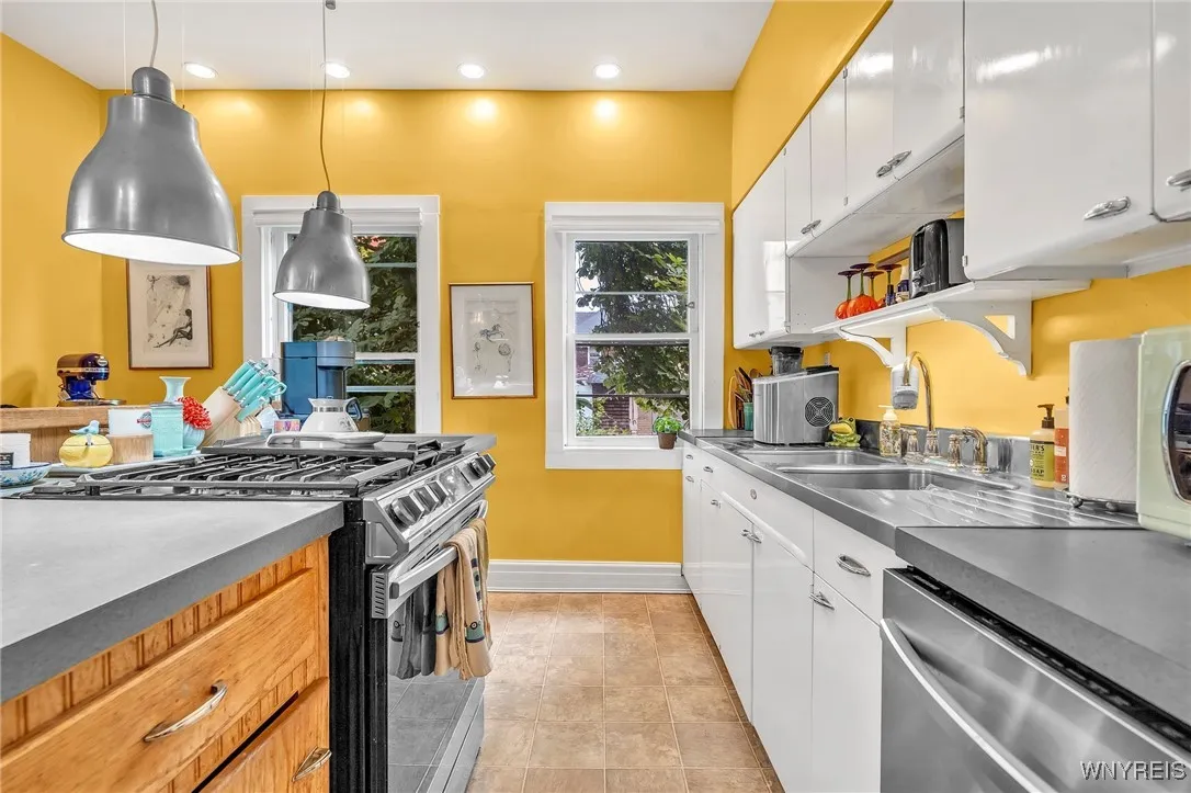 388 Lafayette Ave, Buffalo, New York 14213, Buffalo, New York 14213, 8 Bedrooms Bedrooms, ,2 BathroomsBathrooms,Residential,Closed,388 Lafayette Ave, Buffalo, New York 14213,0,B1619216