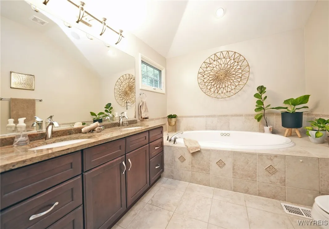 15 Soldier Wood Circle, Orchard Park, New York 141, Orchard Park, New York 14127, 4 Bedrooms Bedrooms, 9 Rooms Rooms,2 BathroomsBathrooms,Residential,Closed,15 Soldier Wood Circle, Orchard Park, New York 141,B1619115