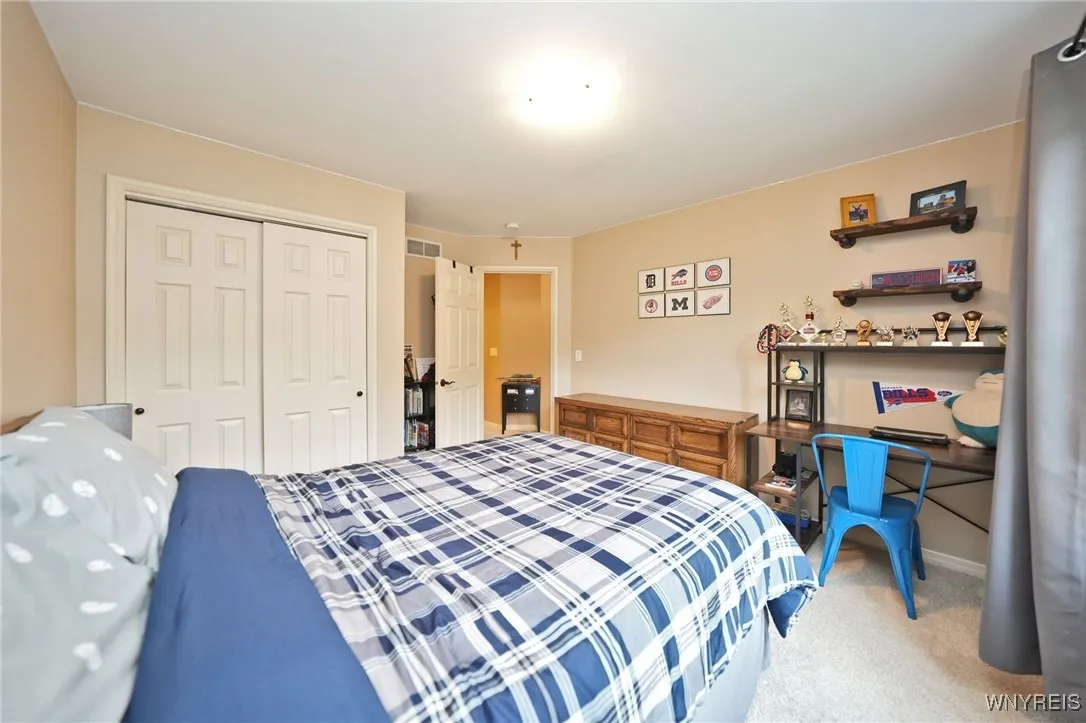 15 Soldier Wood Circle, Orchard Park, New York 141, Orchard Park, New York 14127, 4 Bedrooms Bedrooms, 9 Rooms Rooms,2 BathroomsBathrooms,Residential,Closed,15 Soldier Wood Circle, Orchard Park, New York 141,B1619115