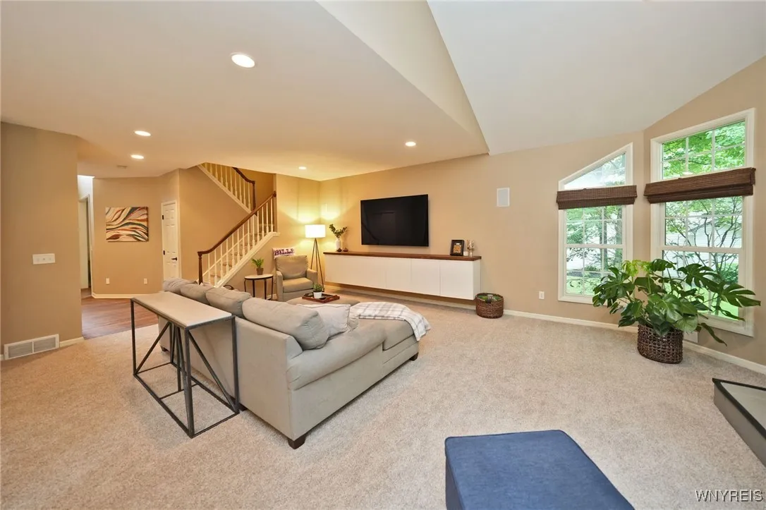 15 Soldier Wood Circle, Orchard Park, New York 141, Orchard Park, New York 14127, 4 Bedrooms Bedrooms, 9 Rooms Rooms,2 BathroomsBathrooms,Residential,Closed,15 Soldier Wood Circle, Orchard Park, New York 141,B1619115