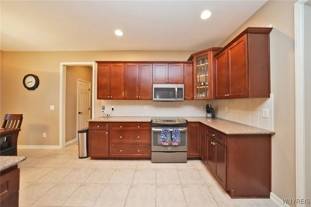 15 Soldier Wood Circle, Orchard Park, New York 141, Orchard Park, New York 14127, 4 Bedrooms Bedrooms, 9 Rooms Rooms,2 BathroomsBathrooms,Residential,Closed,15 Soldier Wood Circle, Orchard Park, New York 141,B1619115