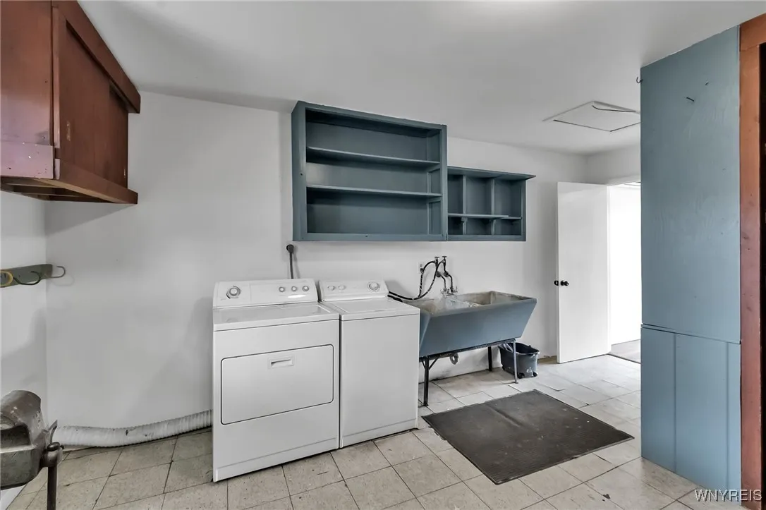 80 Alys Drive West, Cheektowaga, New York 14043, Cheektowaga, New York 14043, 4 Bedrooms Bedrooms, 10 Rooms Rooms,2 BathroomsBathrooms,Residential,Closed,80 Alys Drive West, Cheektowaga, New York 14043,0,B1619168