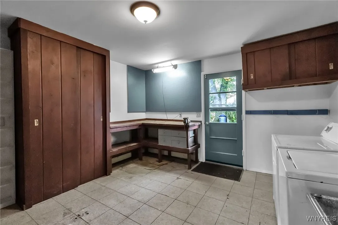 80 Alys Drive West, Cheektowaga, New York 14043, Cheektowaga, New York 14043, 4 Bedrooms Bedrooms, 10 Rooms Rooms,2 BathroomsBathrooms,Residential,Closed,80 Alys Drive West, Cheektowaga, New York 14043,0,B1619168