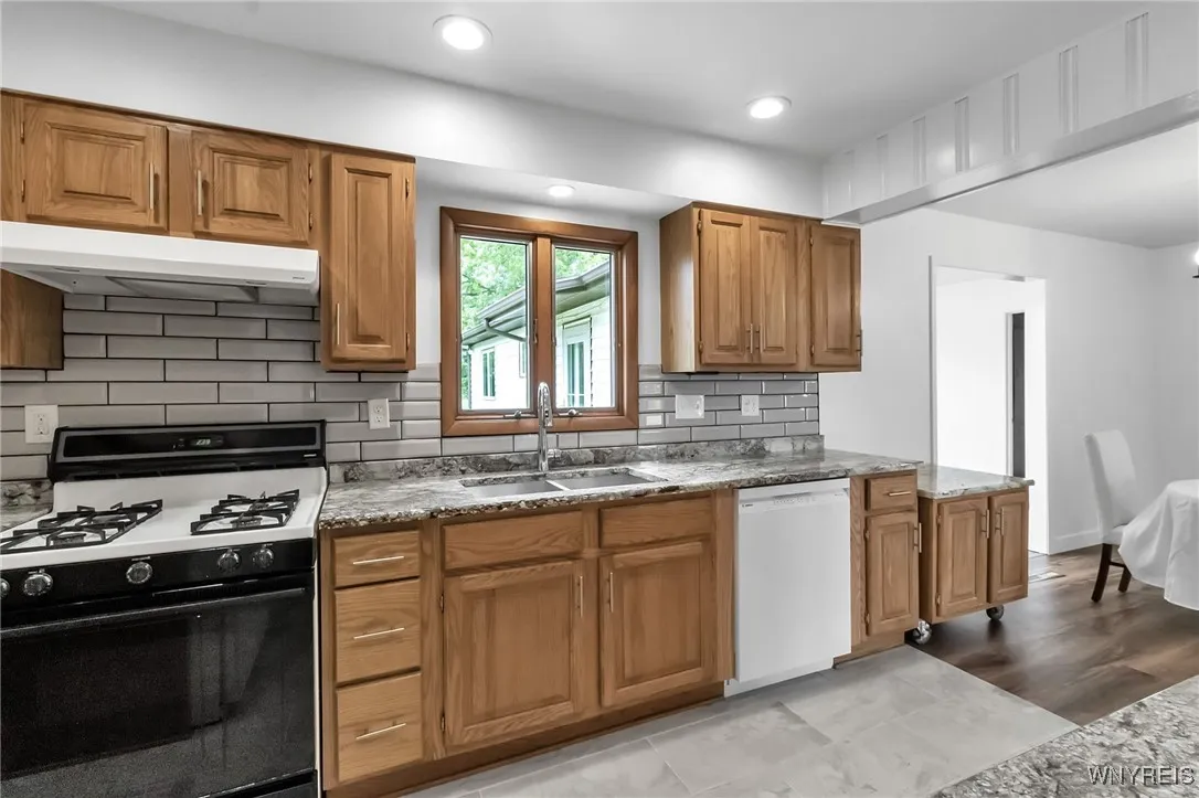 80 Alys Drive West, Cheektowaga, New York 14043, Cheektowaga, New York 14043, 4 Bedrooms Bedrooms, 10 Rooms Rooms,2 BathroomsBathrooms,Residential,Closed,80 Alys Drive West, Cheektowaga, New York 14043,0,B1619168