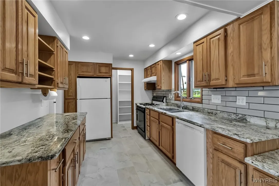 80 Alys Drive West, Cheektowaga, New York 14043, Cheektowaga, New York 14043, 4 Bedrooms Bedrooms, 10 Rooms Rooms,2 BathroomsBathrooms,Residential,Closed,80 Alys Drive West, Cheektowaga, New York 14043,0,B1619168