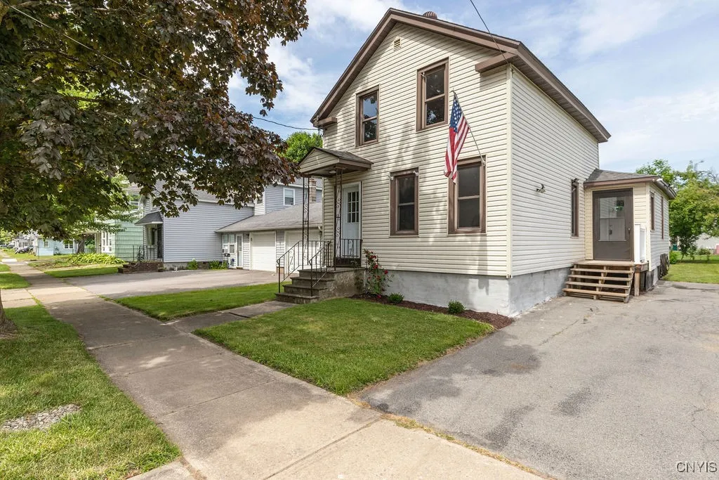 81 East 10th Street, Oswego, New York 13126, Oswego, New York 13126, 2 Bedrooms Bedrooms, 6 Rooms Rooms,1 BathroomBathrooms,Residential,Closed,81 East 10th Street, Oswego, New York 13126,0,S1619304