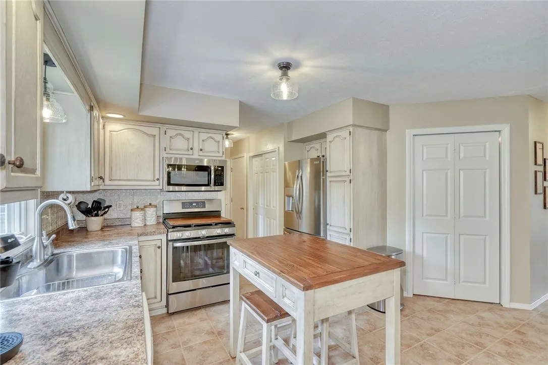 12 Leah Lane, Chili, New York 14514, Chili, New York 14514, 3 Bedrooms Bedrooms, 7 Rooms Rooms,3 BathroomsBathrooms,Residential,Closed,12 Leah Lane, Chili, New York 14514,0,R1618937