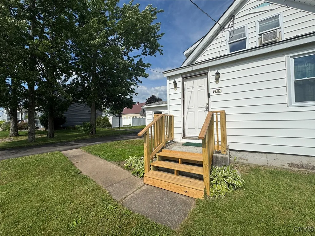 704 Bell Road South, Rome, New York 13440, Rome, New York 13440, 4 Bedrooms Bedrooms, 9 Rooms Rooms,1 BathroomBathrooms,Residential,Closed,704 Bell Road South, Rome, New York 13440,0,S1618895