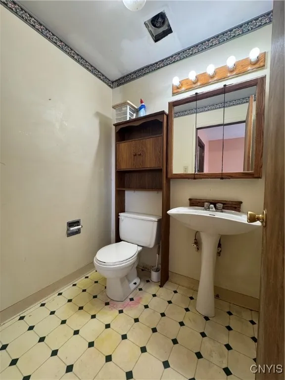 704 Bell Road South, Rome, New York 13440, Rome, New York 13440, 4 Bedrooms Bedrooms, 9 Rooms Rooms,1 BathroomBathrooms,Residential,Closed,704 Bell Road South, Rome, New York 13440,0,S1618895