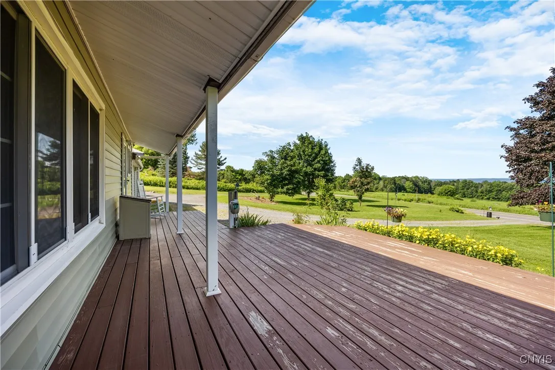 This view shows the distance from the road - plenty of privacy!