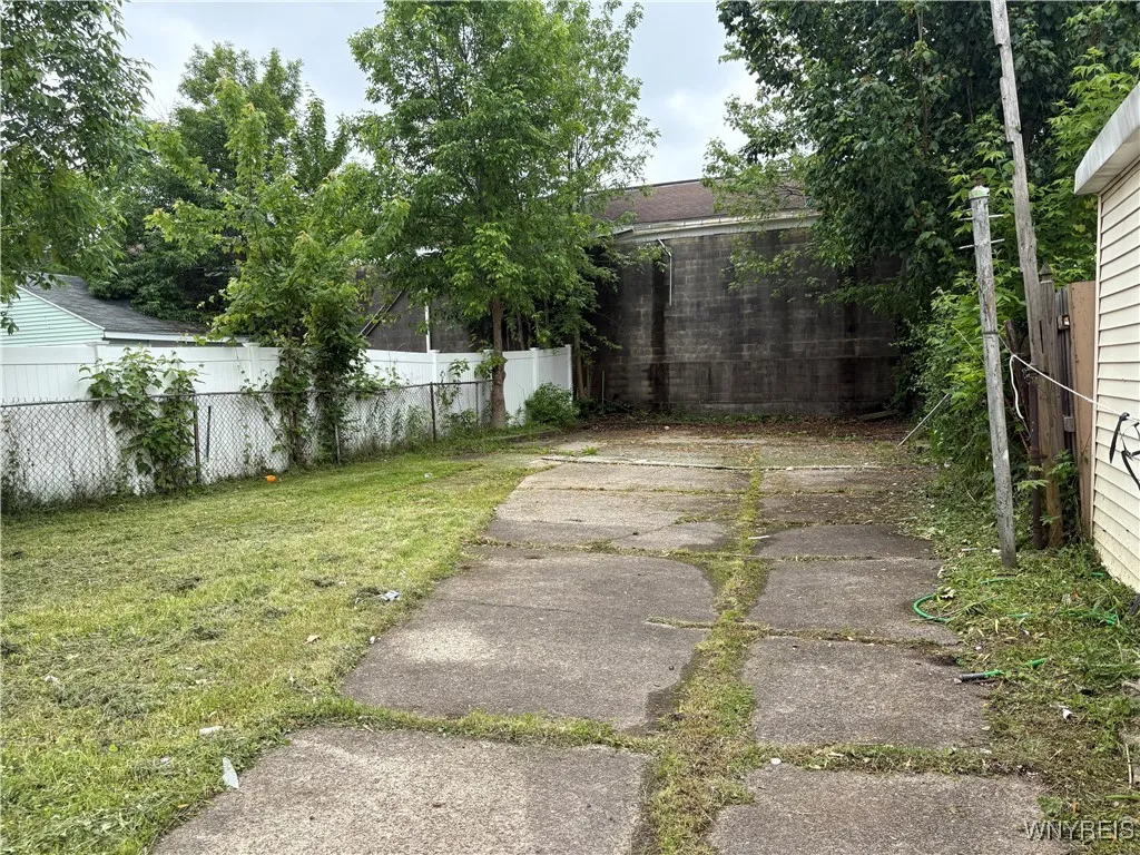 129 Philadelphia Street, Buffalo, New York 14207, Buffalo, New York 14207, 6 Bedrooms Bedrooms, ,2 BathroomsBathrooms,Residential,Closed,129 Philadelphia Street, Buffalo, New York 14207,0,B1619419