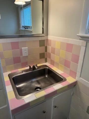 20 East 4th Street, Corning City, New York 14830, Corning City, New York 14830, 2 Bedrooms Bedrooms, 5 Rooms Rooms,1 BathroomBathrooms,Residential Lease,For Rent,20 East 4th Street, Corning City, New York 14830,R1619110