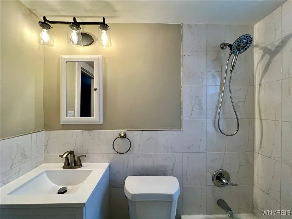 1225 Hertel Avenue 2, Buffalo, New York 14216, Buffalo, New York 14216, 1 Bedroom Bedrooms, 4 Rooms Rooms,1 BathroomBathrooms,Residential Lease,For Rent,1225 Hertel Avenue 2, Buffalo, New York 14216,0,B1618872