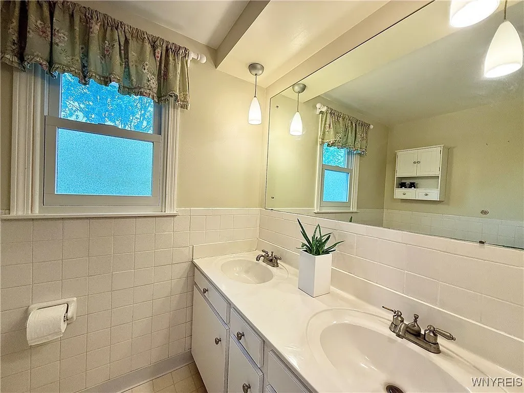 271 Culpepper Road, Amherst, New York 14221, Amherst, New York 14221, 5 Bedrooms Bedrooms, 9 Rooms Rooms,2 BathroomsBathrooms,Residential,For Sale,271 Culpepper Road, Amherst, New York 14221,B1619210