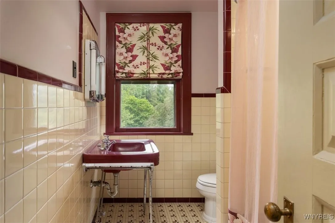99 Gypsy Lane, Aurora, New York 14052, Aurora, New York 14052, 5 Bedrooms Bedrooms, 17 Rooms Rooms,4 BathroomsBathrooms,Residential,For Sale,99 Gypsy Lane, Aurora, New York 14052,B1617388
