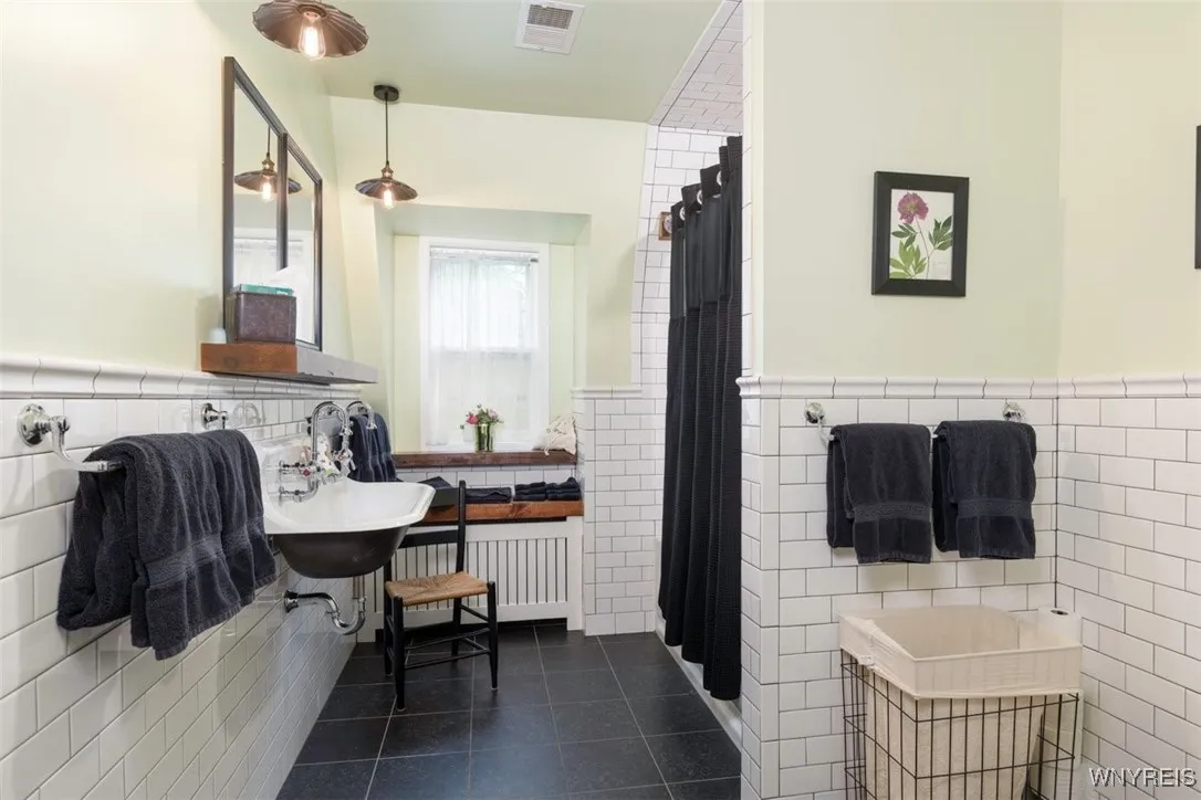 99 Gypsy Lane, Aurora, New York 14052, Aurora, New York 14052, 5 Bedrooms Bedrooms, 17 Rooms Rooms,4 BathroomsBathrooms,Residential,For Sale,99 Gypsy Lane, Aurora, New York 14052,B1617388