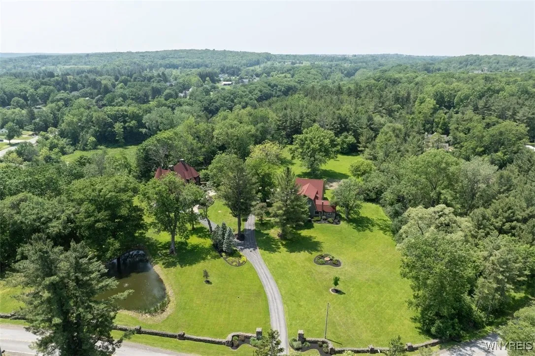 99 Gypsy Lane, Aurora, New York 14052, Aurora, New York 14052, 5 Bedrooms Bedrooms, 17 Rooms Rooms,4 BathroomsBathrooms,Residential,For Sale,99 Gypsy Lane, Aurora, New York 14052,B1617388