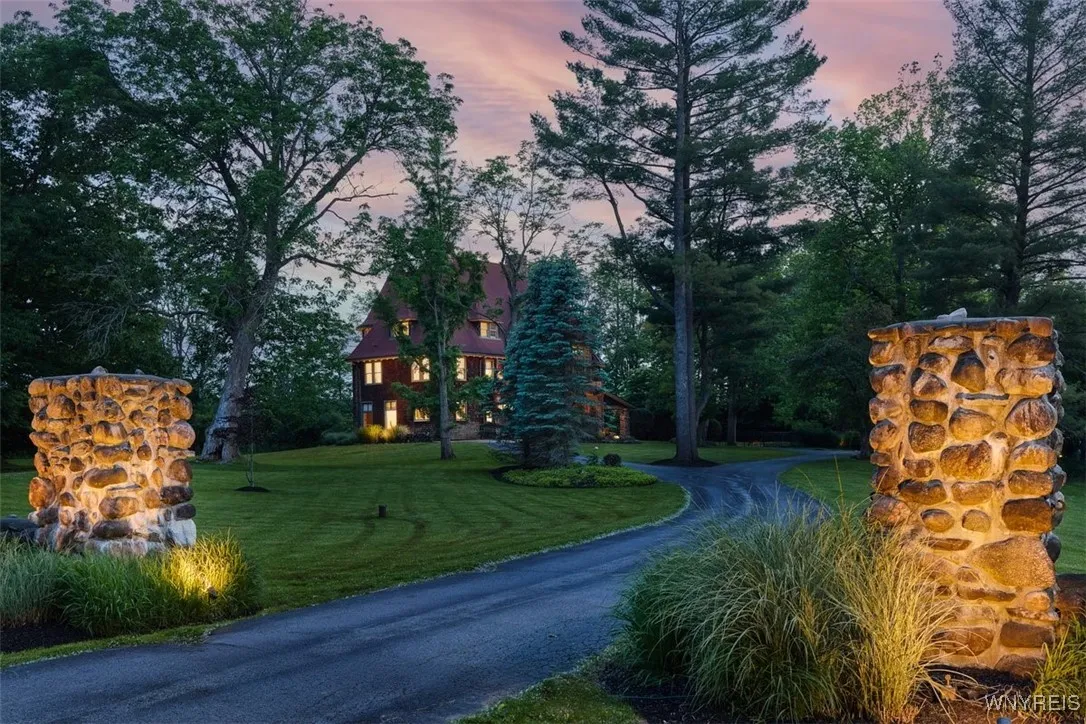 99 Gypsy Lane, Aurora, New York 14052, Aurora, New York 14052, 5 Bedrooms Bedrooms, 17 Rooms Rooms,4 BathroomsBathrooms,Residential,For Sale,99 Gypsy Lane, Aurora, New York 14052,B1617388