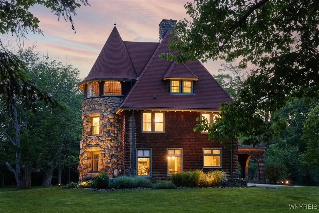 99 Gypsy Lane, Aurora, New York 14052, Aurora, New York 14052, 5 Bedrooms Bedrooms, 17 Rooms Rooms,4 BathroomsBathrooms,Residential,For Sale,99 Gypsy Lane, Aurora, New York 14052,B1617388
