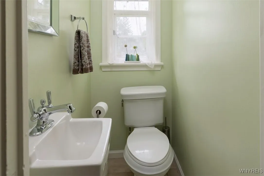 99 Gypsy Lane, Aurora, New York 14052, Aurora, New York 14052, 5 Bedrooms Bedrooms, 17 Rooms Rooms,4 BathroomsBathrooms,Residential,For Sale,99 Gypsy Lane, Aurora, New York 14052,B1617388