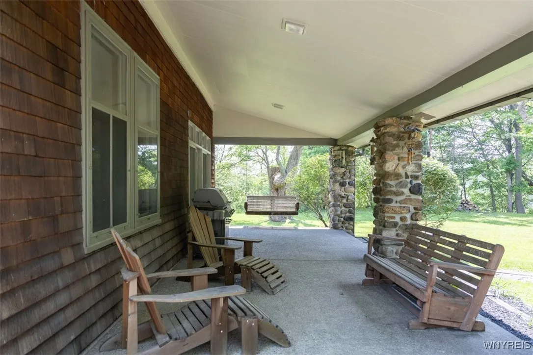 99 Gypsy Lane, Aurora, New York 14052, Aurora, New York 14052, 5 Bedrooms Bedrooms, 17 Rooms Rooms,4 BathroomsBathrooms,Residential,For Sale,99 Gypsy Lane, Aurora, New York 14052,B1617388
