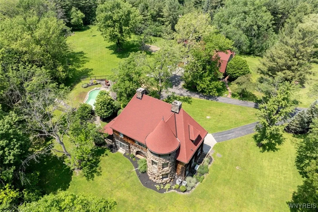 99 Gypsy Lane, Aurora, New York 14052, Aurora, New York 14052, 5 Bedrooms Bedrooms, 17 Rooms Rooms,4 BathroomsBathrooms,Residential,For Sale,99 Gypsy Lane, Aurora, New York 14052,B1617388