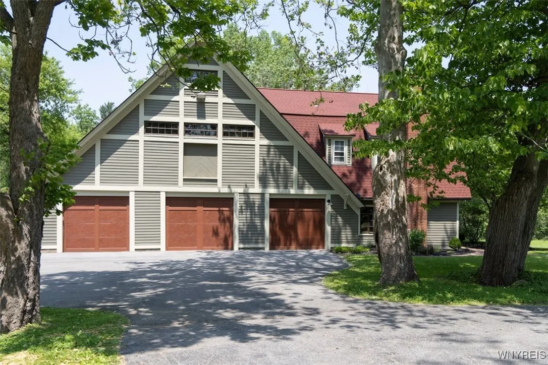 99 Gypsy Lane, Aurora, New York 14052, Aurora, New York 14052, 5 Bedrooms Bedrooms, 17 Rooms Rooms,4 BathroomsBathrooms,Residential,For Sale,99 Gypsy Lane, Aurora, New York 14052,B1617388