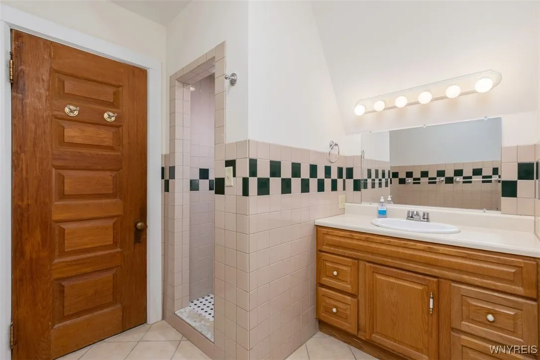 99 Gypsy Lane, Aurora, New York 14052, Aurora, New York 14052, 5 Bedrooms Bedrooms, 17 Rooms Rooms,4 BathroomsBathrooms,Residential,For Sale,99 Gypsy Lane, Aurora, New York 14052,B1617388