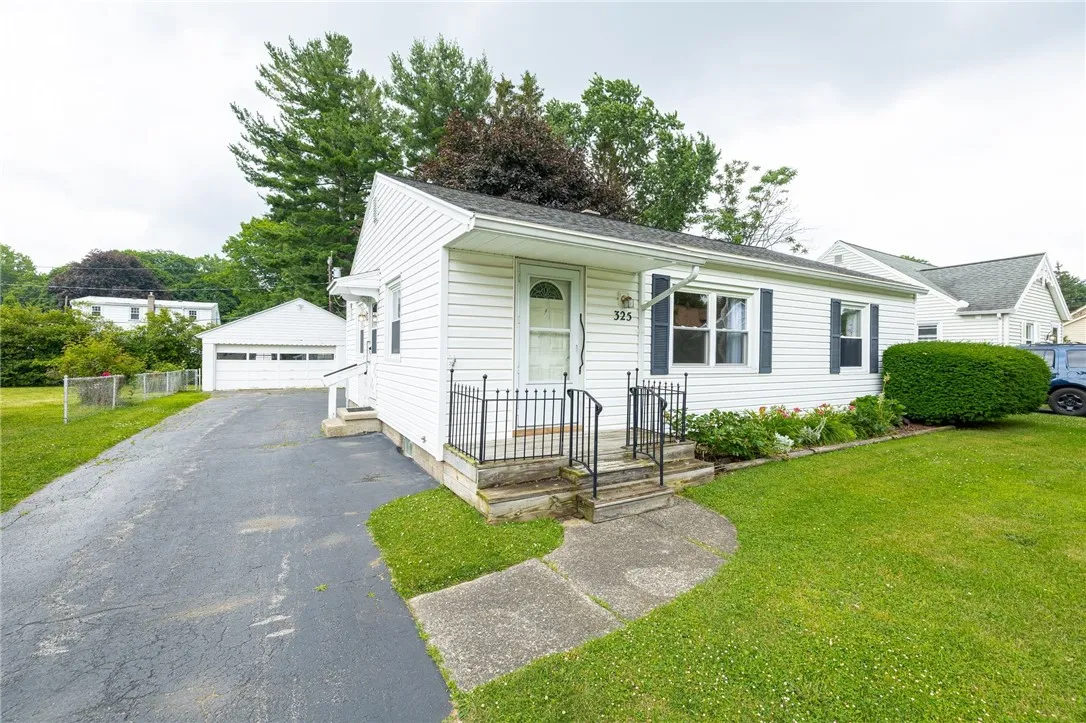 325 Cravenwood Avenue, Greece, New York 14616, Greece, New York 14616, 3 Bedrooms Bedrooms, 6 Rooms Rooms,1 BathroomBathrooms,Residential,Closed,325 Cravenwood Avenue, Greece, New York 14616,0,R1618854