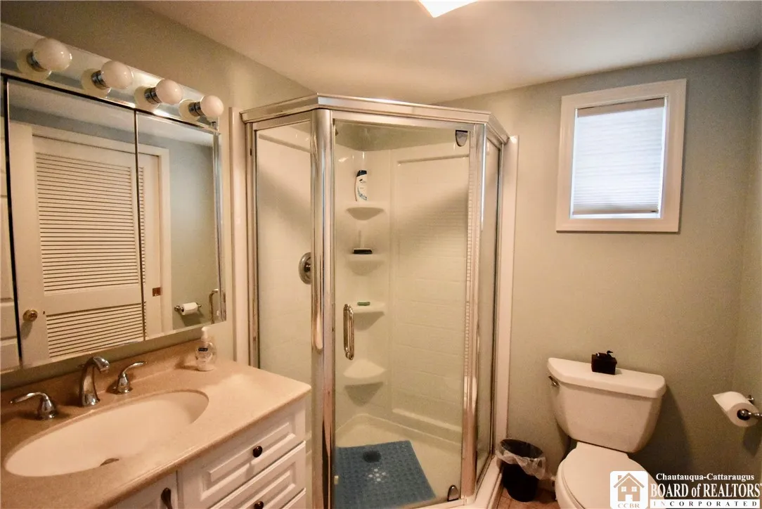 Full bath off Primary suite