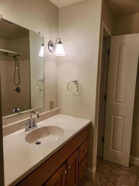 68 West Market Street Upper, Corning City, New Yor, Corning City, New York 14830, 2 Bedrooms Bedrooms, 4 Rooms Rooms,2 BathroomsBathrooms,Residential Lease,For Rent,68 West Market Street Upper, Corning City, New Yor,R1619689