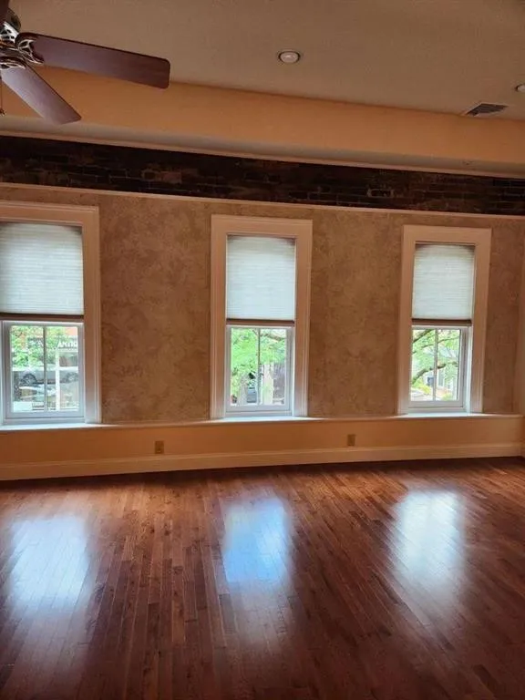 68 West Market Street Upper, Corning City, New Yor, Corning City, New York 14830, 2 Bedrooms Bedrooms, 4 Rooms Rooms,2 BathroomsBathrooms,Residential Lease,For Rent,68 West Market Street Upper, Corning City, New Yor,R1619689